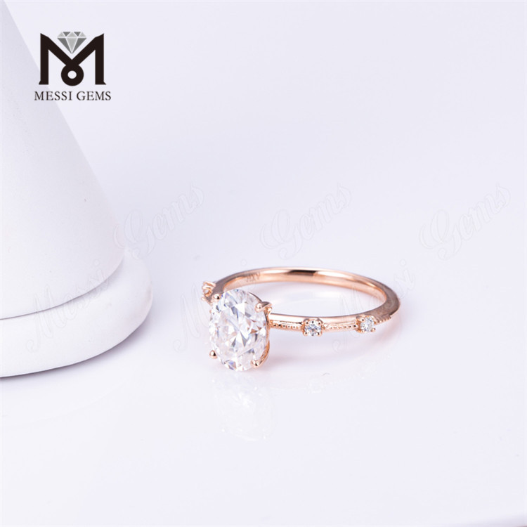 Anello con diamante ovale in oro rosa 2 carati con diamante da laboratorio in vendita
