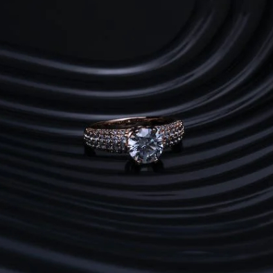 Realizzazione di gioielli personalizzati unici con diamanti coltivati ​​in laboratorio all'ingrosso