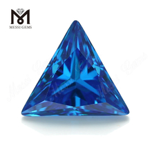 Triangolo di alta qualità Forma 12 * 12mm Topazio blu CZ Cubic Zirconia Stone Prezzo