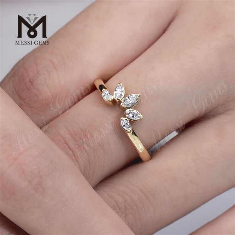 fede nuziale di diamanti marquise