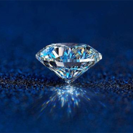 Riesci a distinguere un diamante moissanite da un diamante ad occhio nudo?