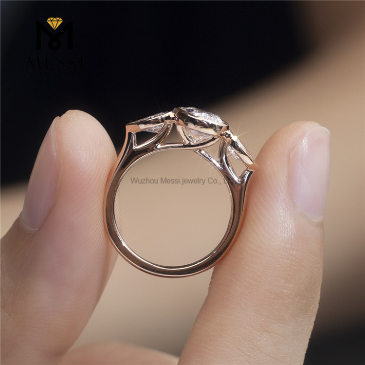 anello di fidanzamento con diamante da laboratorio