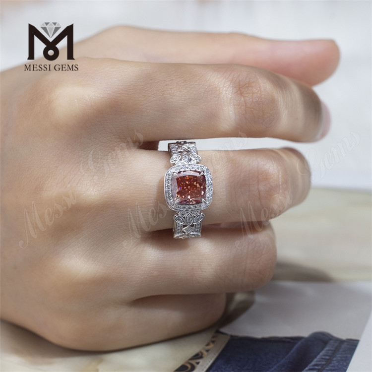 cuscino anello di fidanzamento con diamante rosa