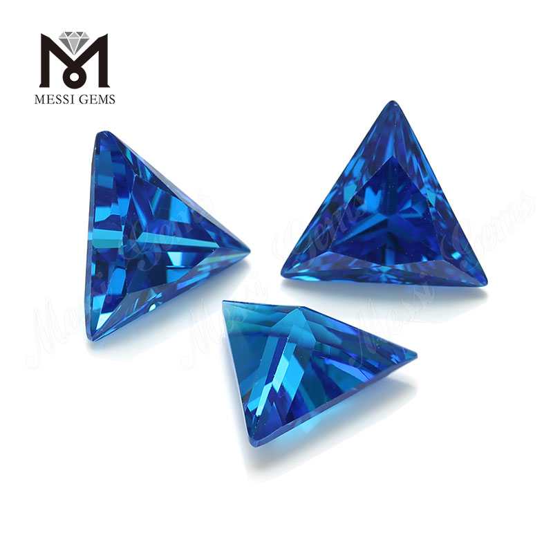 Triangolo di alta qualità Forma 12 * 12mm Topazio blu CZ Cubic Zirconia Stone Prezzo