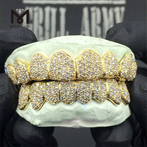 grillz con denti in oro 18 carati personalizzato Grillz con diamante Moissanite