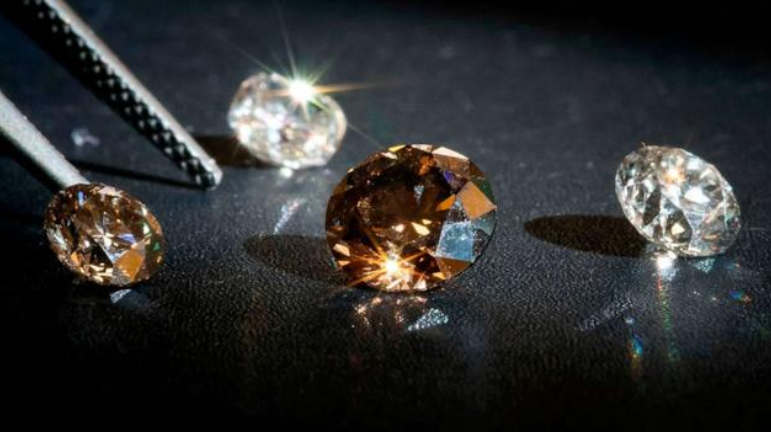 Diamante sintetico