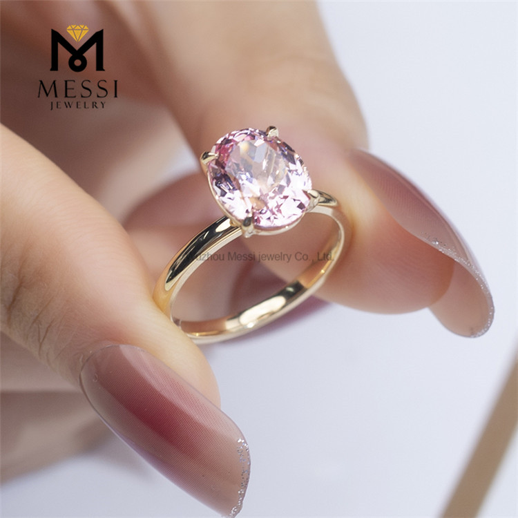 anello con diamante rosa creato in laboratorio