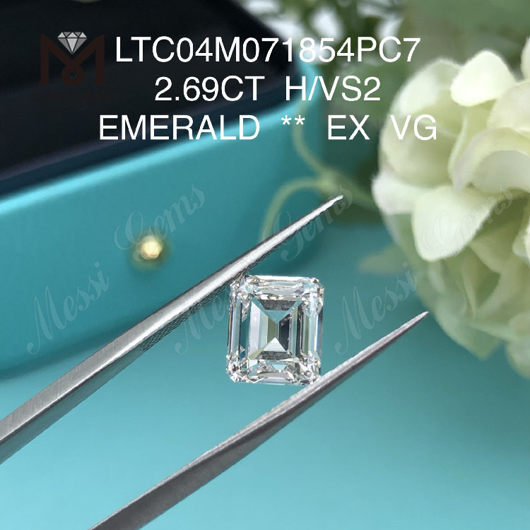 Diamante taglio smeraldo creato in laboratorio da 2,69 carati H VS2