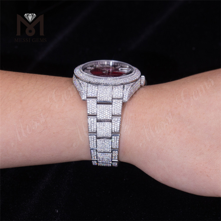 orologio con diamanti moissanite
