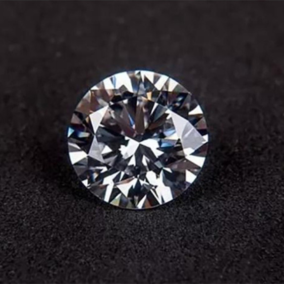 Il 25% degli sposi statunitensi sceglie di acquistare diamanti di laboratorio come anelli di fidanzamento