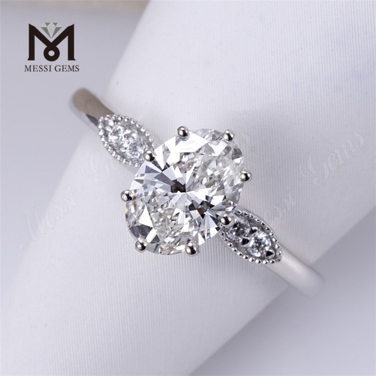 Tre anelli di fidanzamento ovali in oro bianco 18 carati con diamanti coltivati ​​in laboratorio in stile classico
