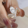 Svelando l\'anello di fidanzamento marquise con diamanti da laboratorio Timeless Beauty da 4 carati