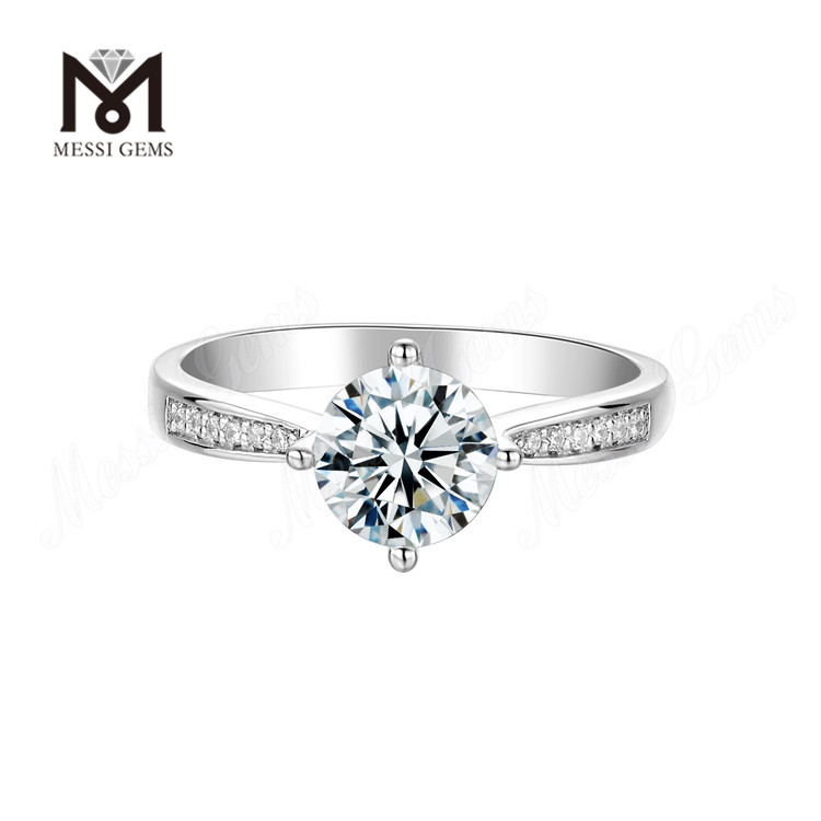 Anello di fidanzamento in argento sterling 925 con diamante moissanite da 1 carato di forma rotonda Messi Gems