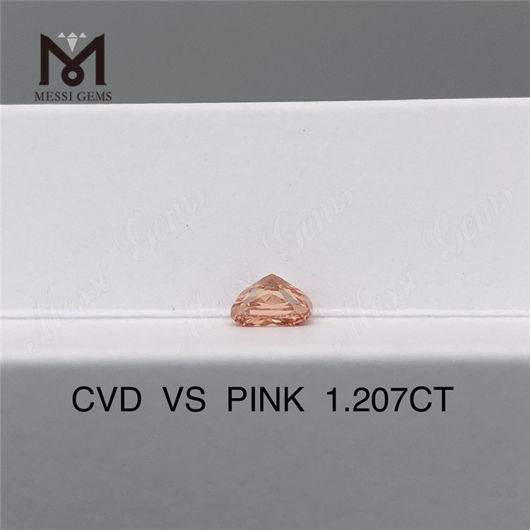Diamante da laboratorio cvd rosa fantasia con taglio a cuscino da 1,207 ct in vendita