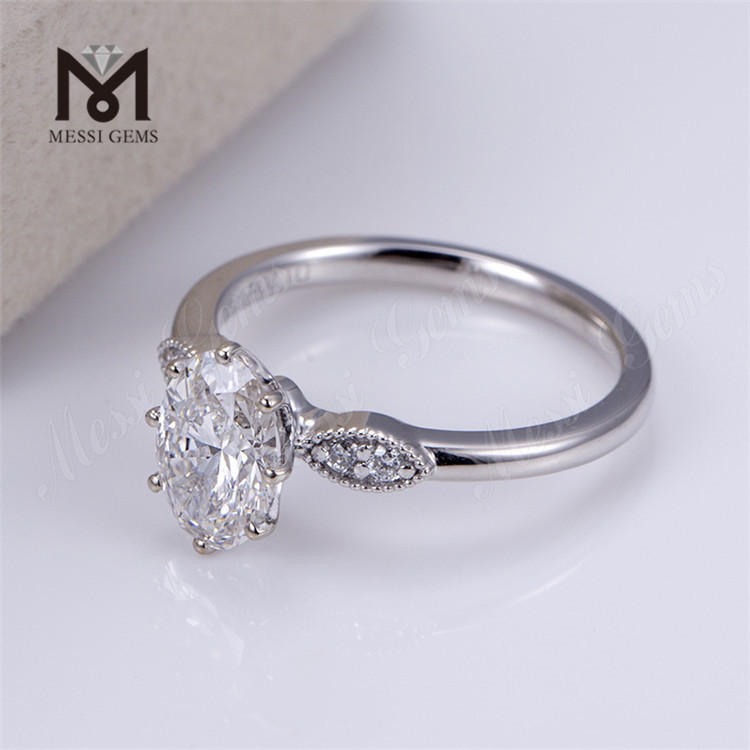 Tre anelli di fidanzamento ovali in oro bianco 18 carati con diamanti coltivati ​​in laboratorio in stile classico