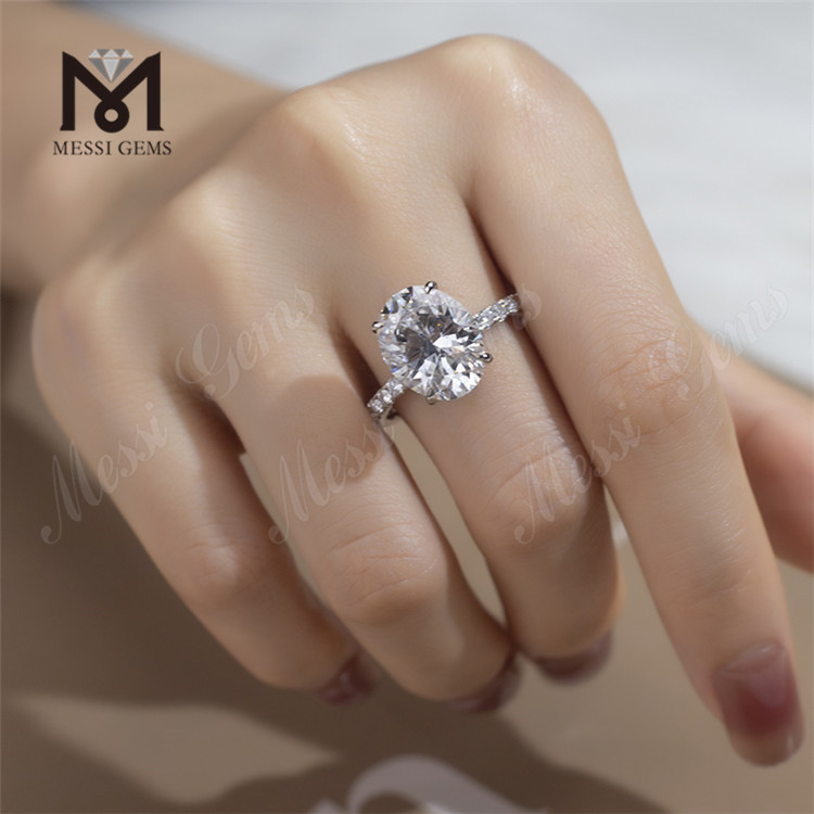 anello di fidanzamento con diamante ovale